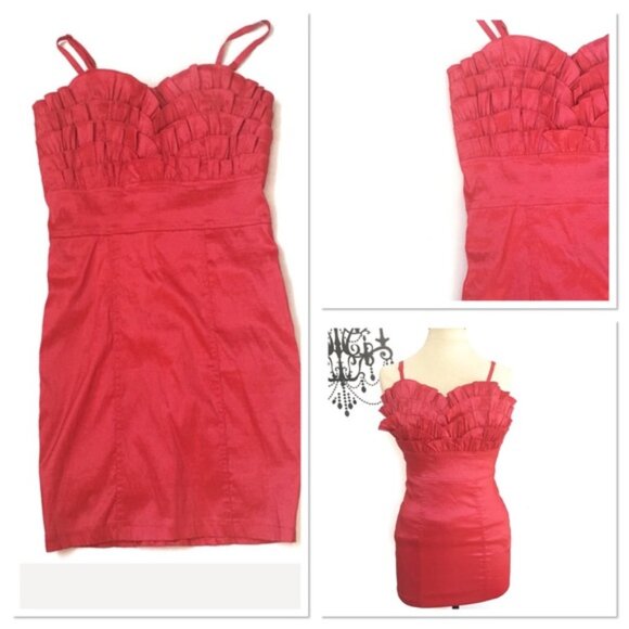 Fuschia fitted dress with pleated details - Picture 2 of 10